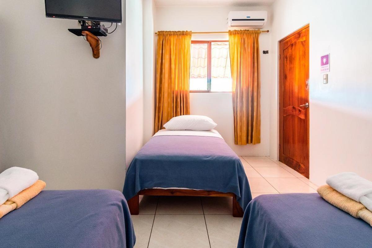 Hostal Tongo Reef Puerto Baquerizo Moreno Kültér fotó